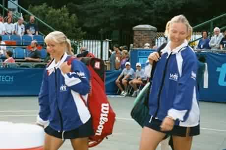 Jill Craybas and Nannie de Villiers (2001 World Team Tennis)