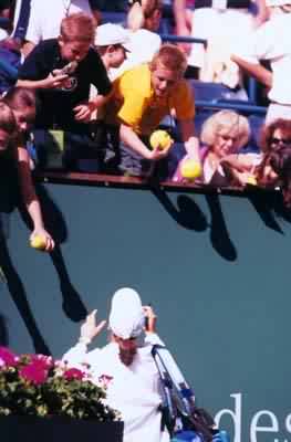 Martina Hingis and fans (2001 Indian Wells)