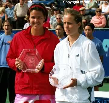 Lindsay Davenport and Meghann Shaughnessy (2001 State Farm Championships in Scottsdale)