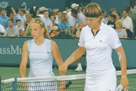 Evgenia Koulikovskaya and Bianka Lamade (2001 US Open)