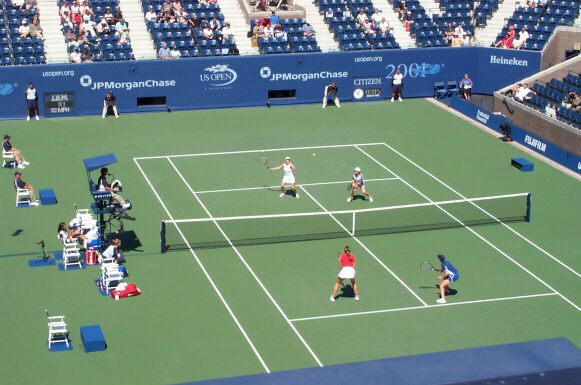 Nathalie Tauziat (volleying), Kimberly Po, Sandrine Testud (red), Roberta Vinci