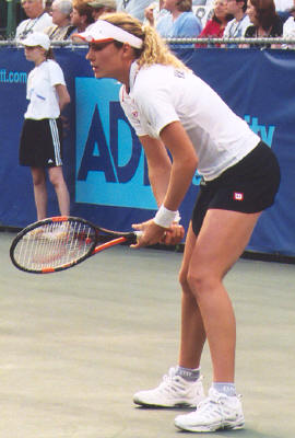 Julia Vakulenko (2003 World Team Tennis)