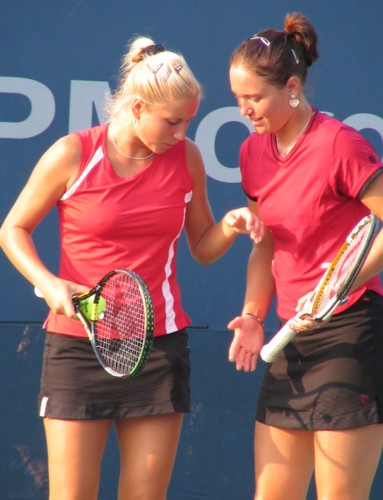 Alona Bondarenko and Kateryna Bondarenko (2007 US Open)