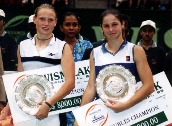 Jelena Kostanic and Tina Pisnik (2000 Wismilak International in Kuala Lumpur)