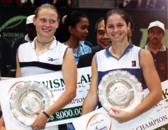 Jelena Kostanic and Tina Pisnik (2000 Wismilak International in Kuala Lumpur)